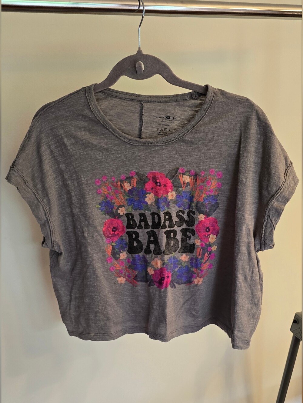 Natural Life "Badass Babe" Gray Floral Cropped Graphic Top Size S